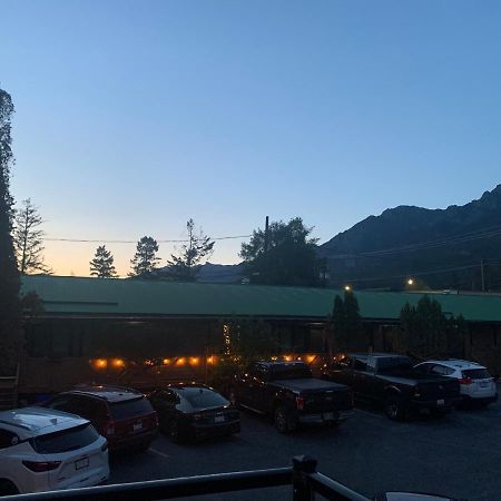 Destination Inn Radium Hot Springs Exterior foto